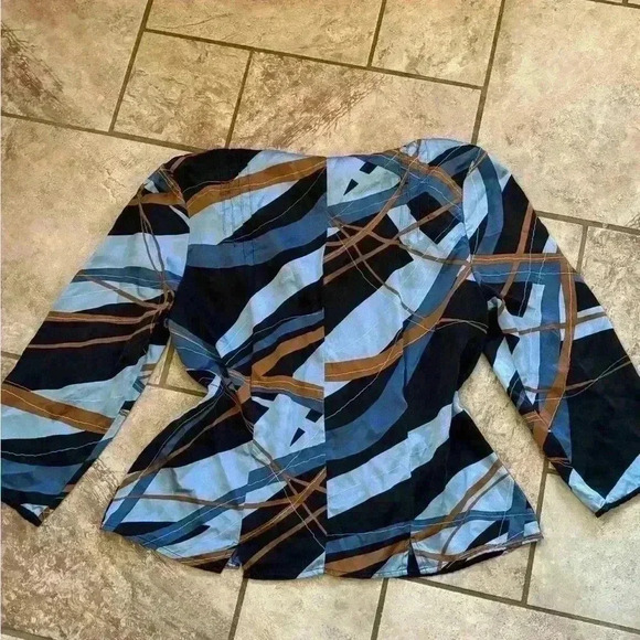 is silk top - Picture 8 of 8